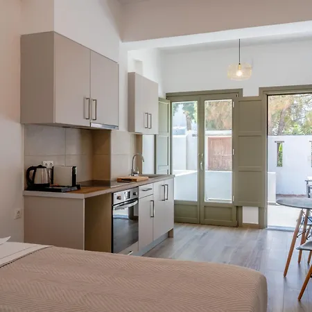 Apeiron بيريسا