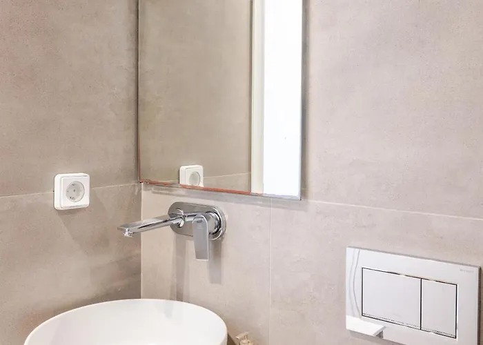 Apeiron - Apeiron * Perissa (Santorini)