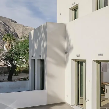 Apeiron Perissa (Santorini)