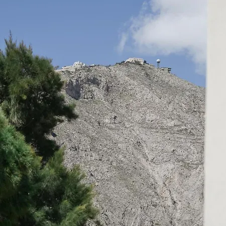 Apeiron Appartement *